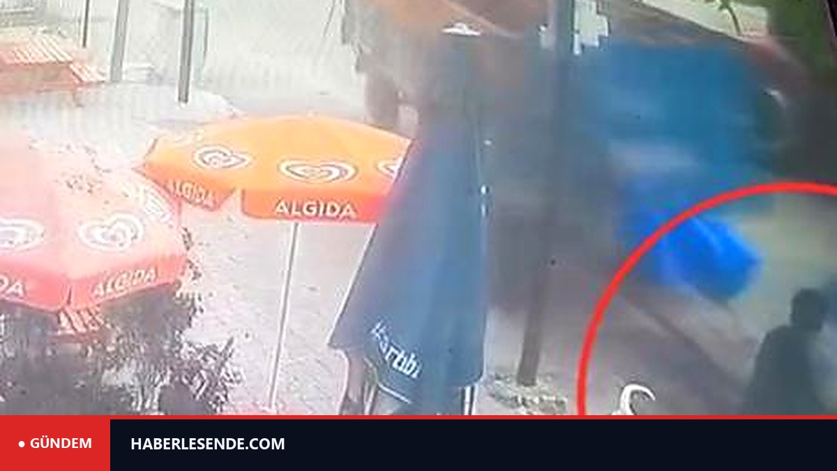 Adana'da feci kaza! Traktörden ayrılan römork 2 kişiye çarptı! Olay anı kamerada