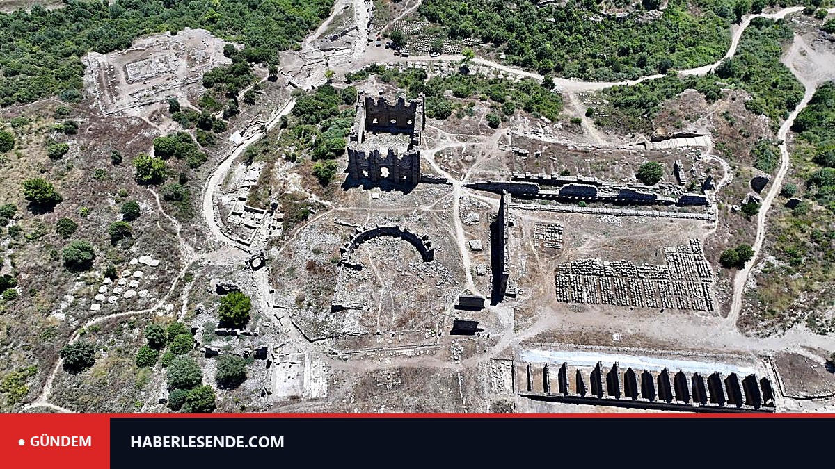 Aspendos'un 2 bin yıllık tiyatro caddesi gün yüzüne çıkarıldı