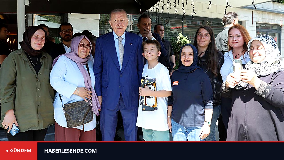 Cumhurbaşkanı Erdoğan, İstanbul'da esnafı ziyaret etti