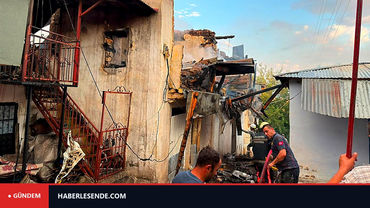 Erzincan'da çıkan yangında bitişik haldeki 8 ev kullanılamaz hale geldi