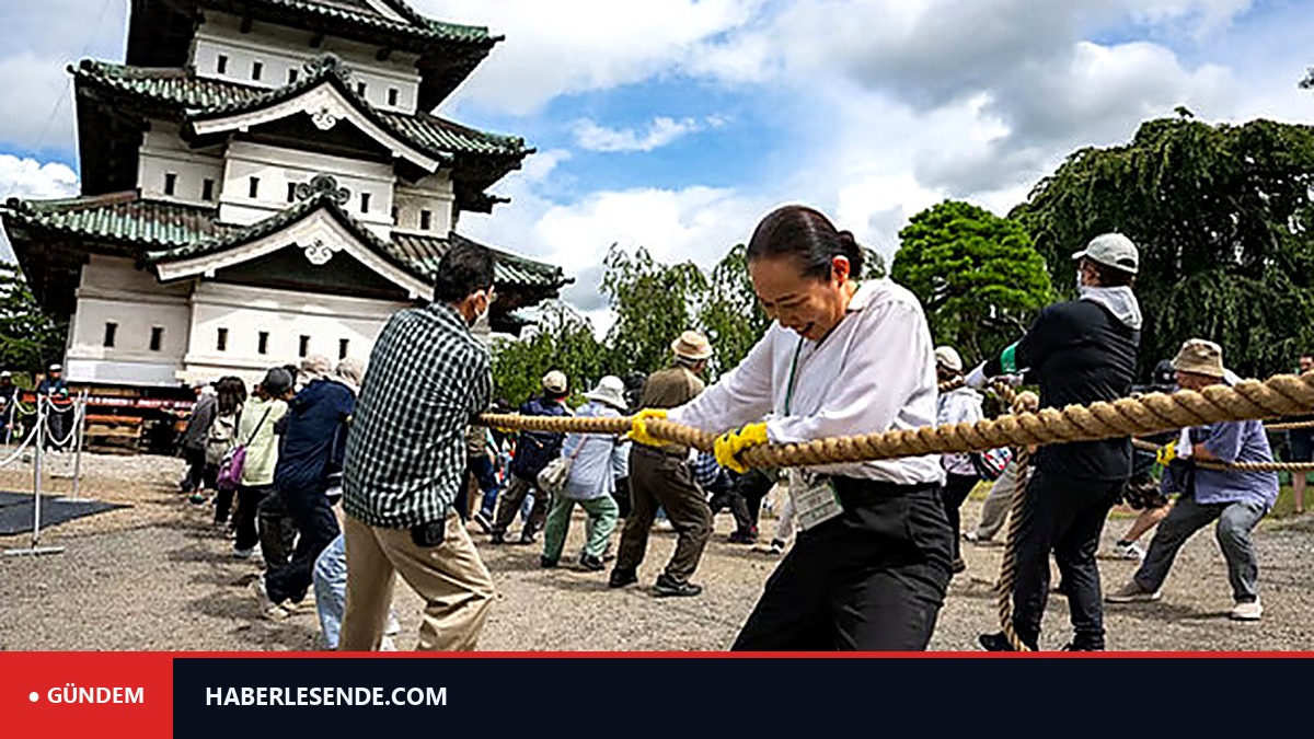Jon kalesi halatlarla taşındı! Bin kişi 400 tonluk Hirosaki'yi yerinden kaldırdı