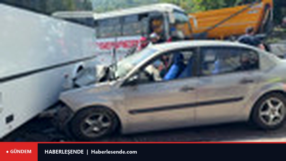 Halk otobüsü otomobille çarpıştı, kazada 7 kişi yaralandı