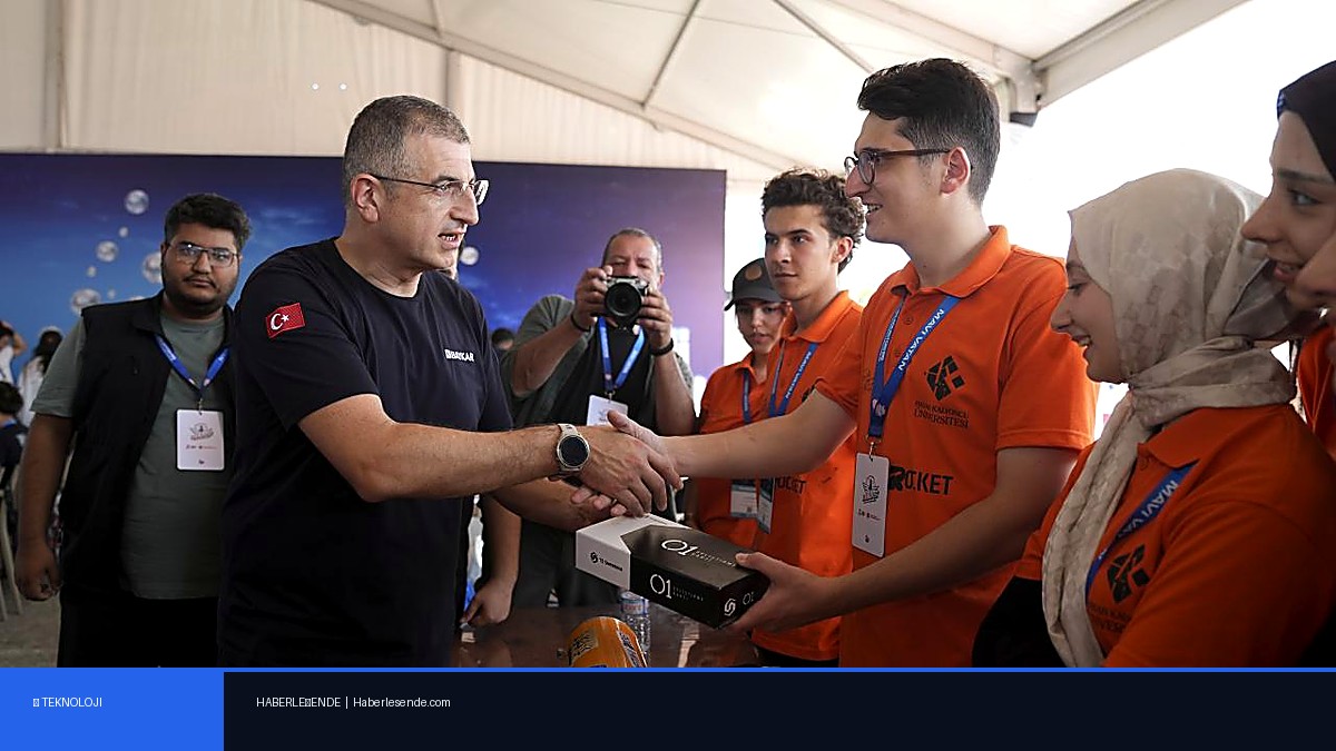Haluk Bayraktar, TEKNOFEST Mavi Vatan'da yarışan takımlara T3 Gemstone O1 hediye etti