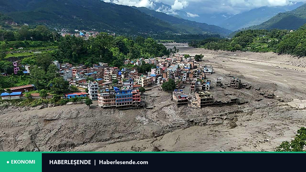 Nepal'den korkunç görüntüler: Yüzlerce kişi toprağa gömüldü
