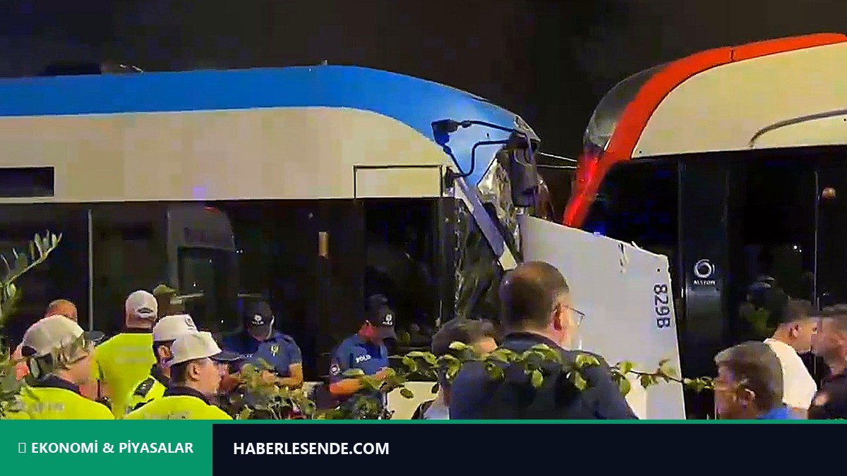 Zeytinburnu'nda iki tramvay çarpıştı: Yaralılar var