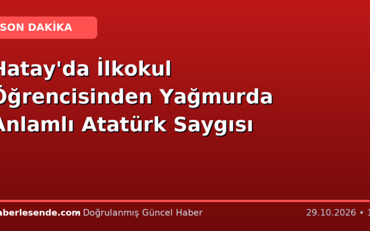 Hatay'da İlkokul Öğrencisinden Yağmurda Anlamlı Atatürk Saygısı